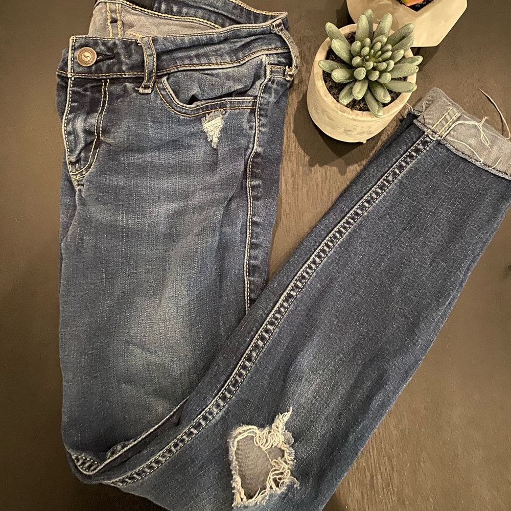 Hollister crop jeans!! Law rise